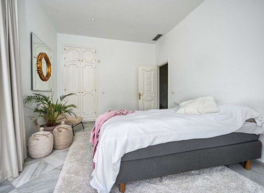 Resale - Villa - Marbella - Nueva Andalucía