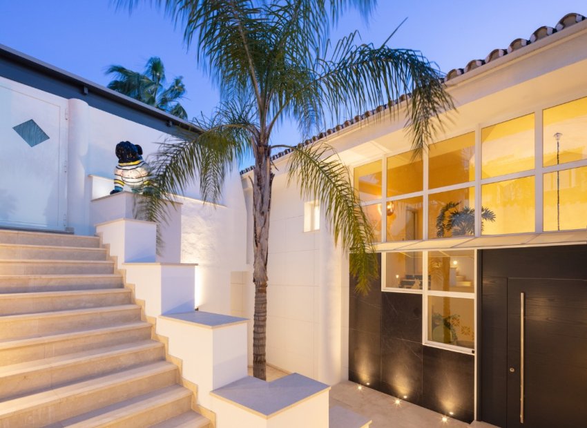 Resale - Villa - Marbella - Nueva Andalucía