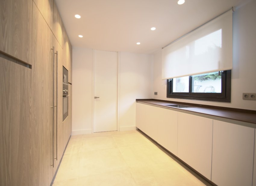 Resale - Villa - Marbella - Nueva Andalucía