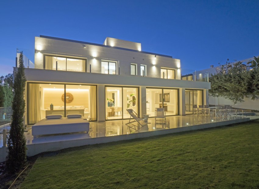 Resale - Villa - Marbella - Nueva Andalucía