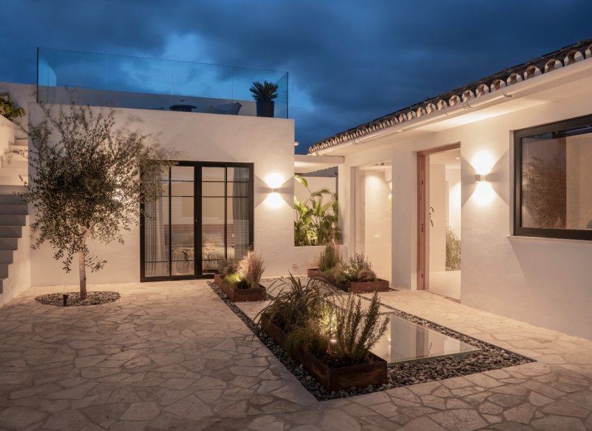 Resale - Villa - Marbella - Nueva Andalucía