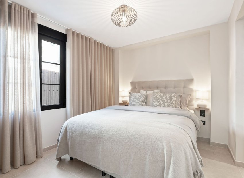 Resale - Villa - Marbella - Nueva Andalucía