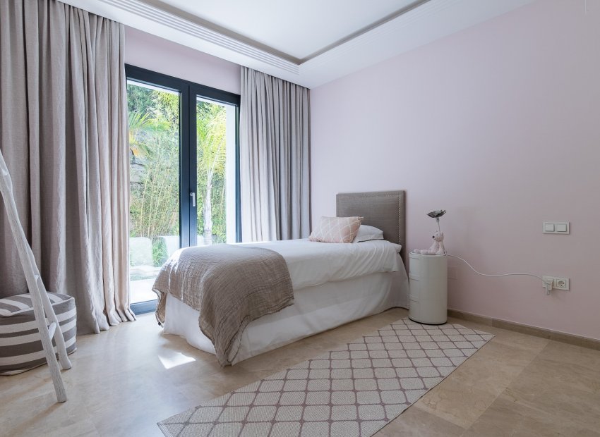 Resale - Villa - Marbella - Nueva Andalucía