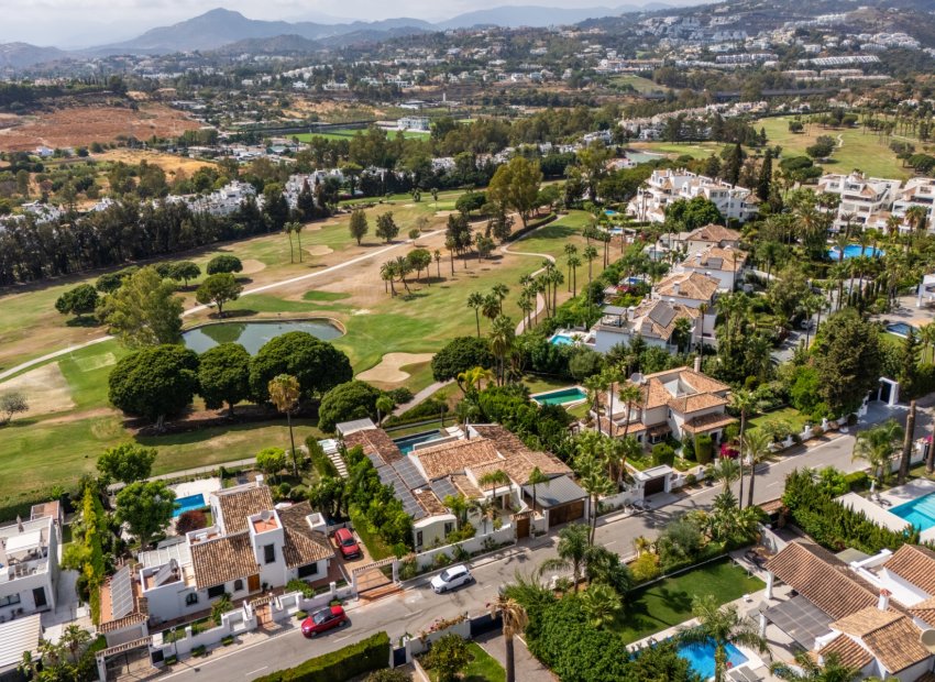 Resale - Villa - Marbella - Nueva Andalucía