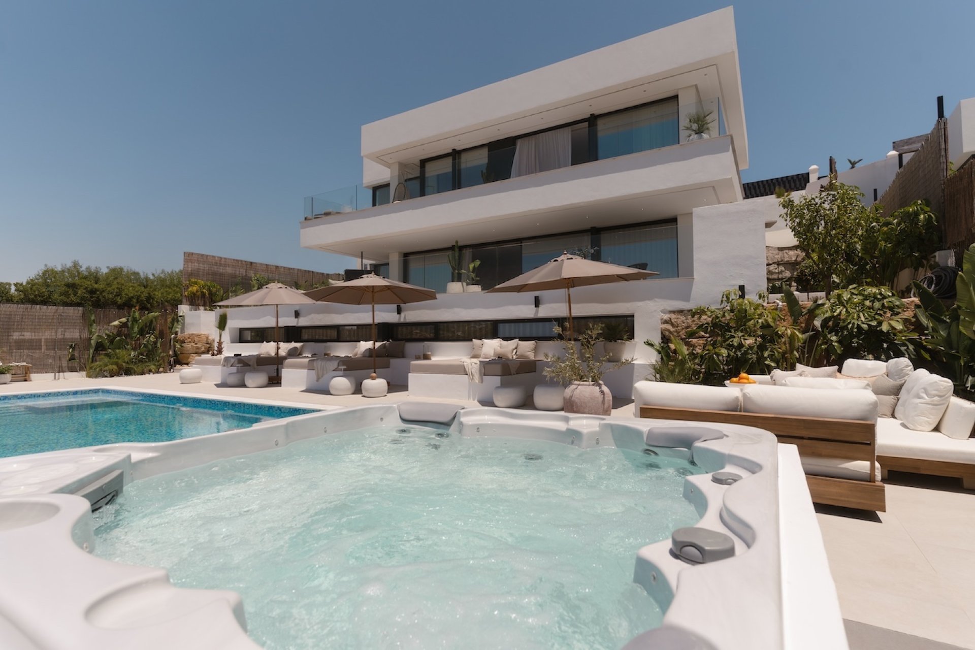 Resale - Villa - Marbella - Nueva Andalucía