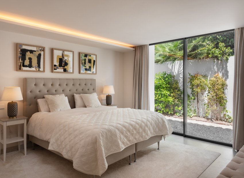 Resale - Villa - Marbella - Nueva Andalucía