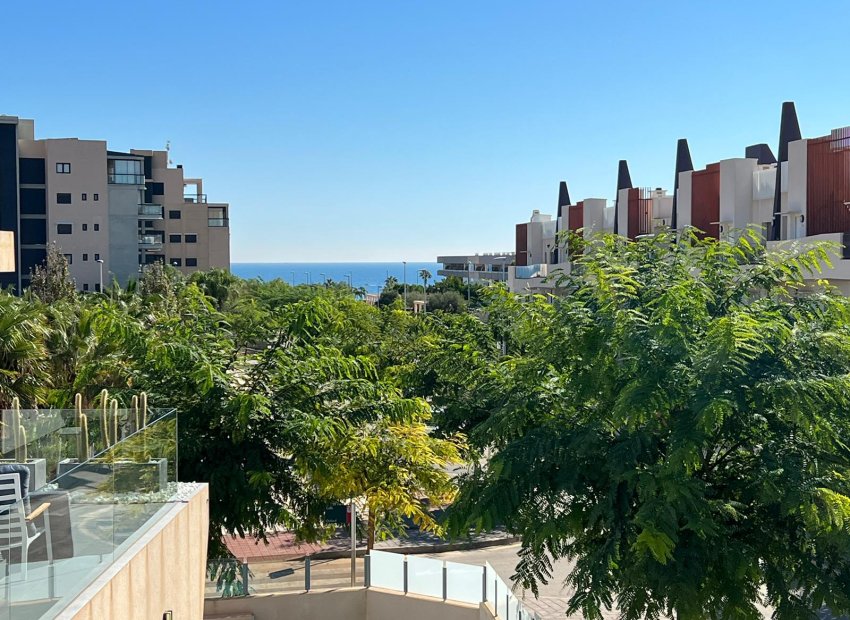 Resale - Villa - Mil Palmeras - Costa Blanca Sur