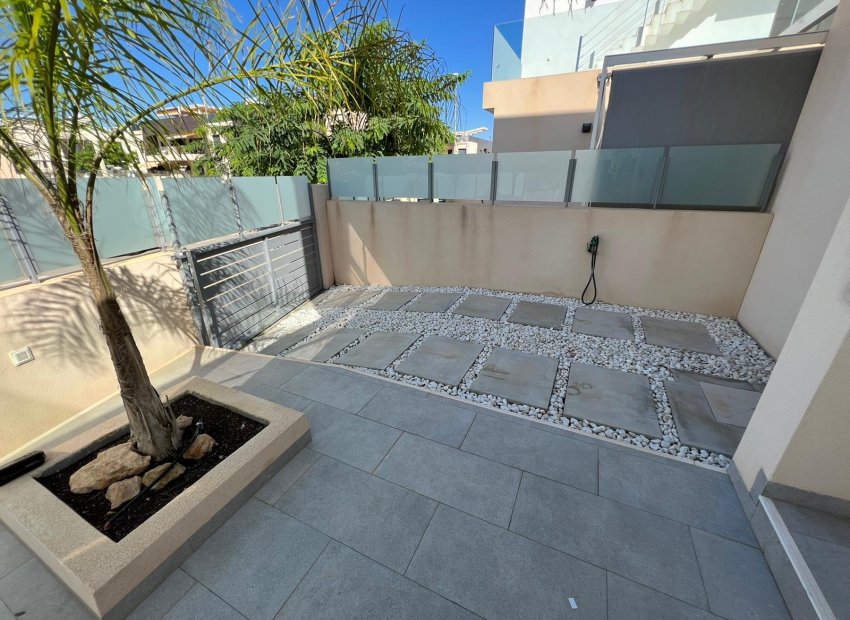 Resale - Villa - Mil Palmeras - Costa Blanca Sur