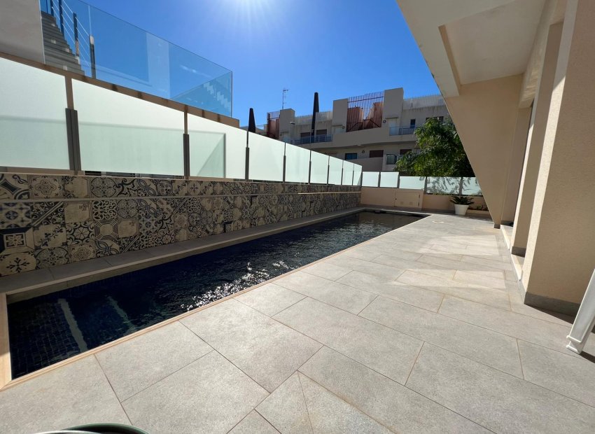 Resale - Villa - Mil Palmeras - Costa Blanca Sur