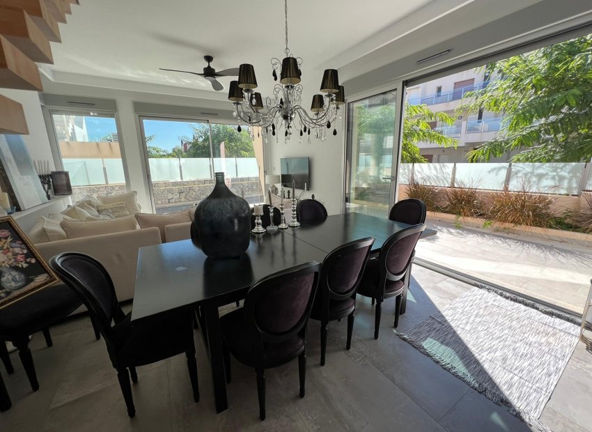 Resale - Villa - Mil Palmeras - Costa Blanca