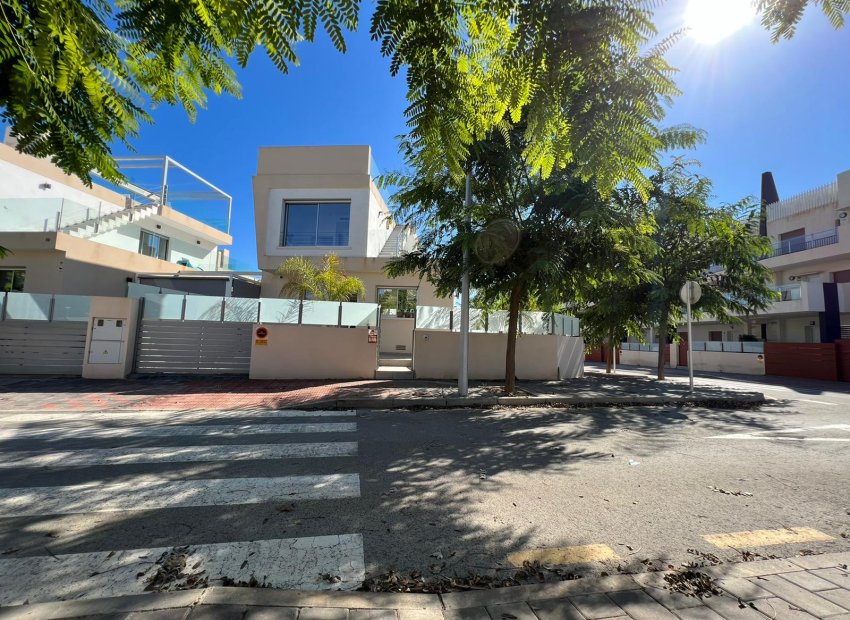 Resale - Villa - Mil Palmeras - Costa Blanca