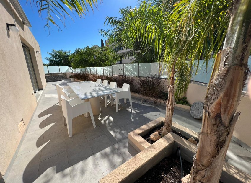 Resale - Villa - Mil Palmeras - Costa Blanca