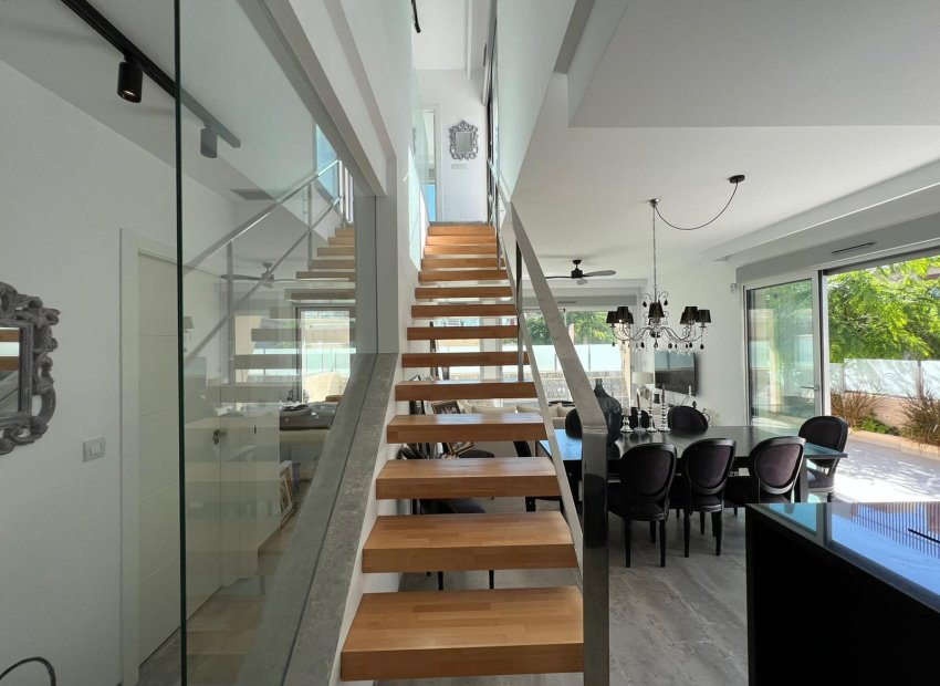 Resale - Villa - Mil Palmeras - Costa Blanca