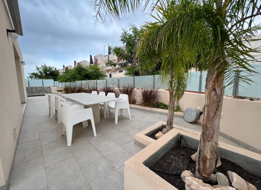 Resale - Villa - Mil Palmeras - Costa Blanca