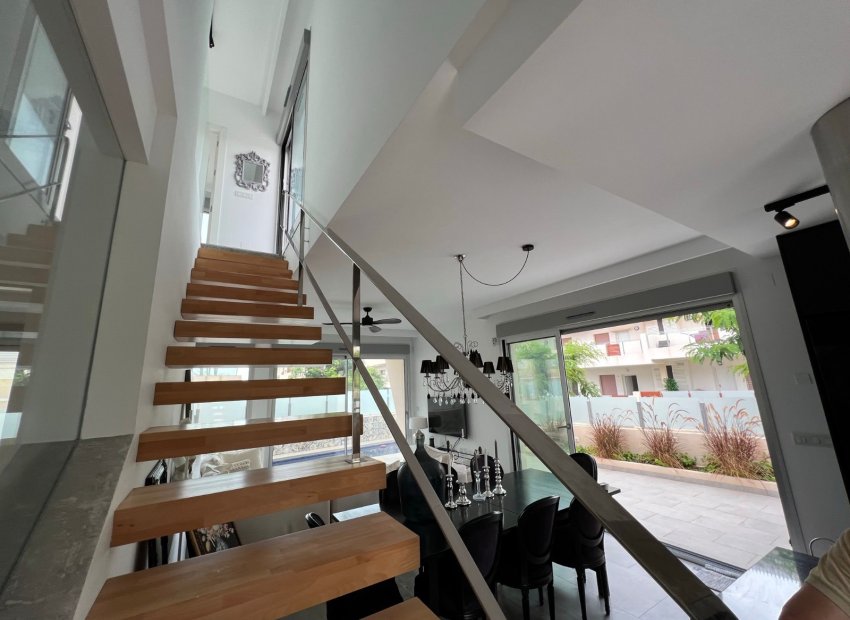 Resale - Villa - Mil Palmeras - Costa Blanca