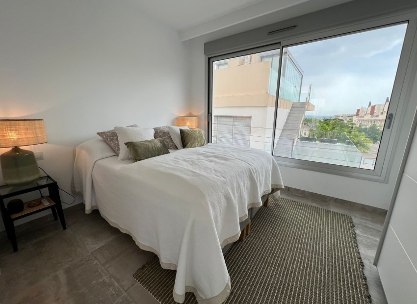 Resale - Villa - Mil Palmeras - Costa Blanca