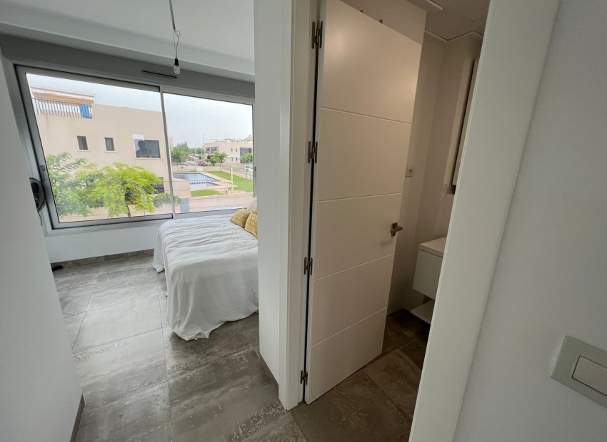 Resale - Villa - Mil Palmeras - Costa Blanca