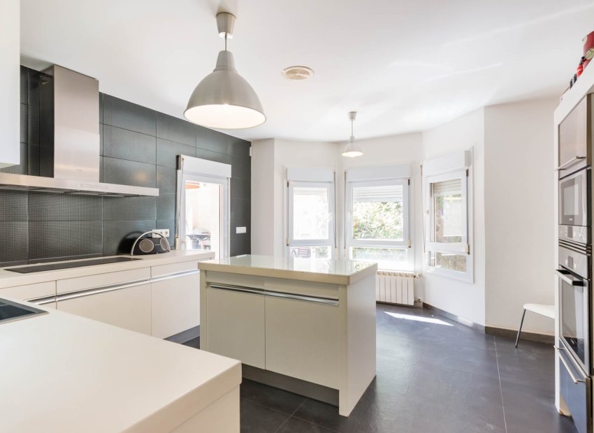 Resale - Villa - MOLINA DEL SEGURA