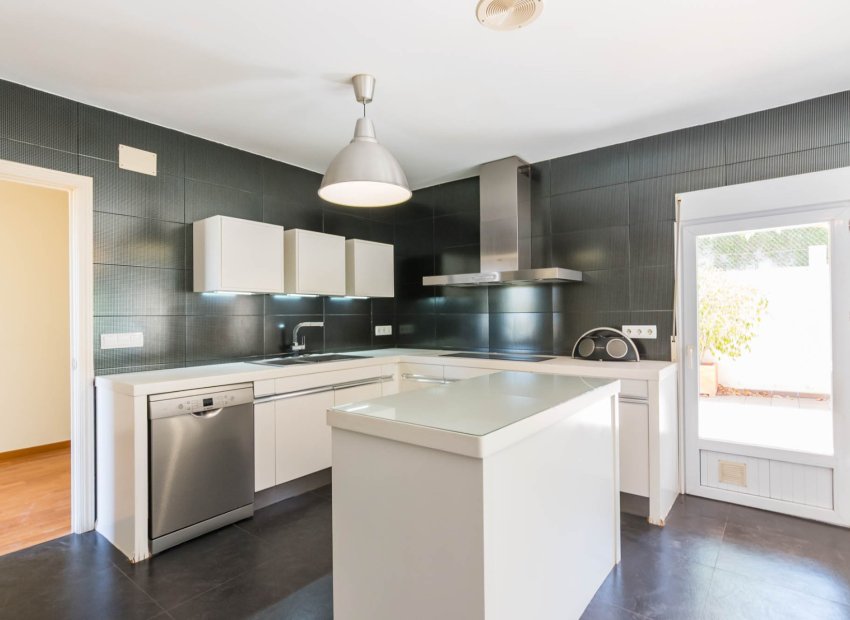 Resale - Villa - MOLINA DEL SEGURA