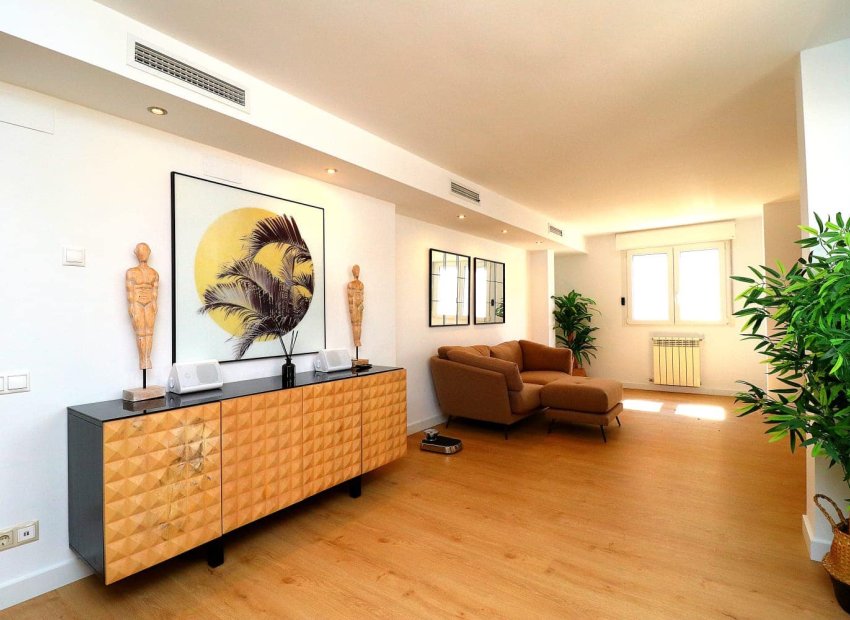 Resale - Villa - Orihuela Costa - Campoamor