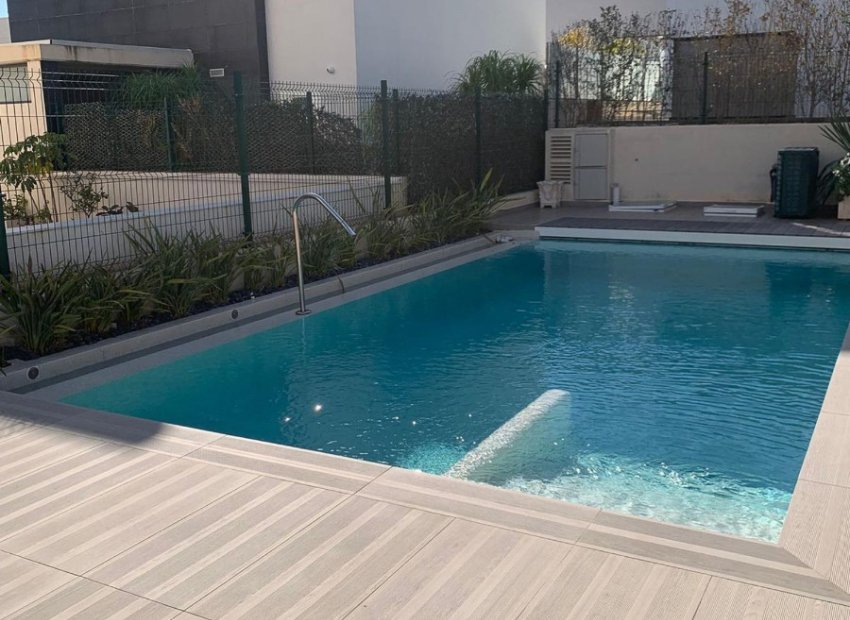 Resale - Villa - Orihuela Costa - Campoamor