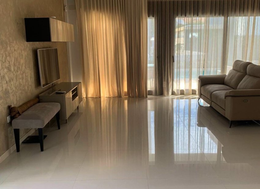 Resale - Villa - Orihuela Costa - Campoamor