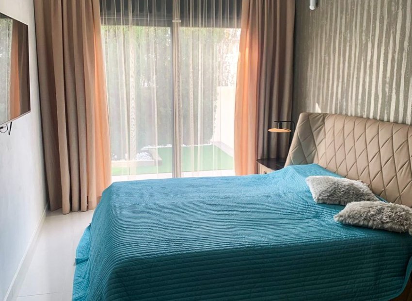 Resale - Villa - Orihuela Costa - Campoamor