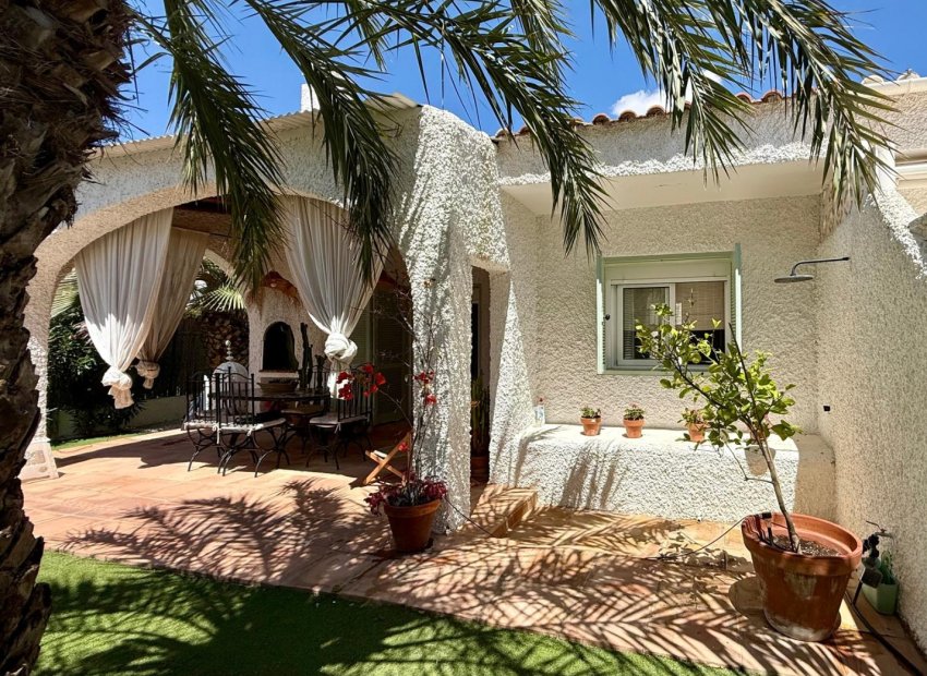 Resale - Villa - Orihuela Costa - Campoamor