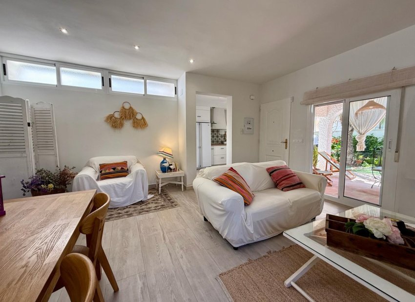Resale - Villa - Orihuela Costa - Campoamor