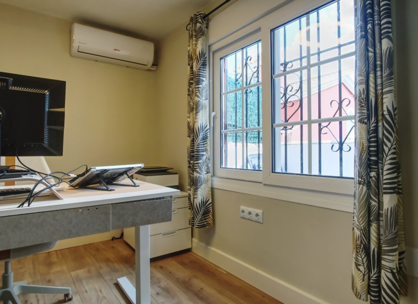 Resale - Villa - Orihuela Costa - Costa Blanca South