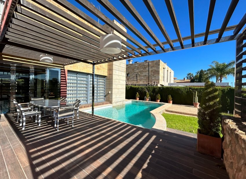 Resale - Villa - Orihuela Costa - Dehesa de campoamor