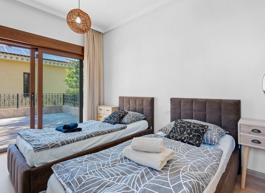 Resale - Villa - Orihuela Costa - Dehesa de campoamor
