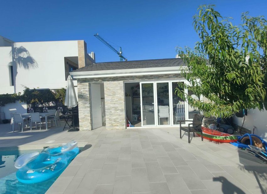 Resale - Villa - Orihuela Costa - La Zenia