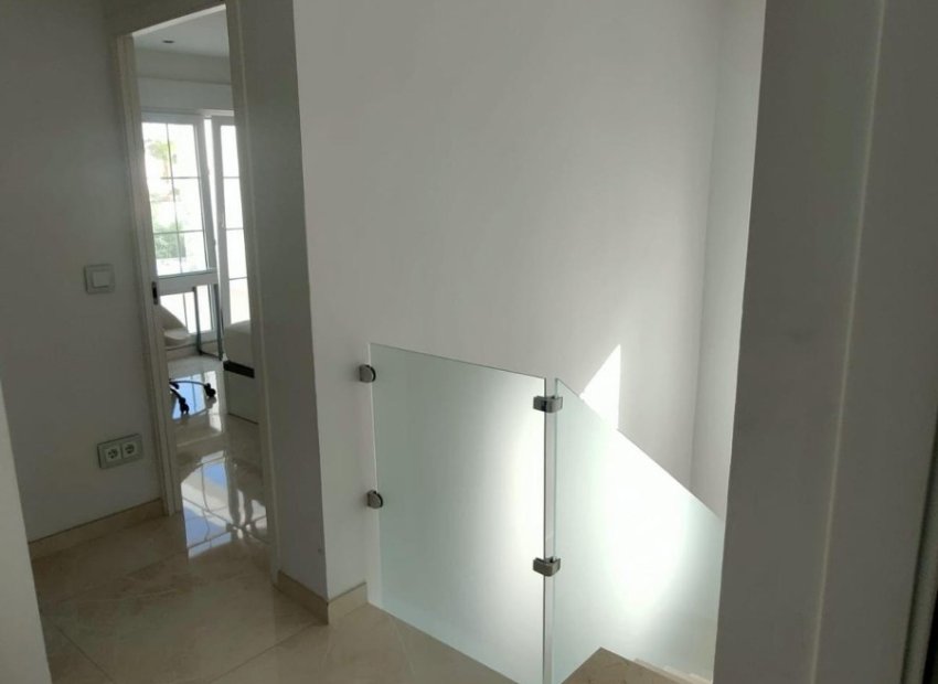 Resale - Villa - Orihuela Costa - La Zenia