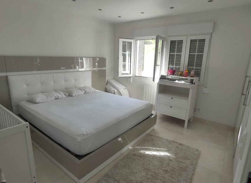 Resale - Villa - Orihuela Costa - La Zenia