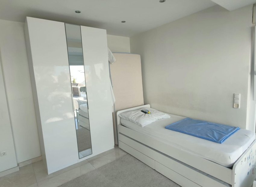 Resale - Villa - Orihuela Costa - La Zenia