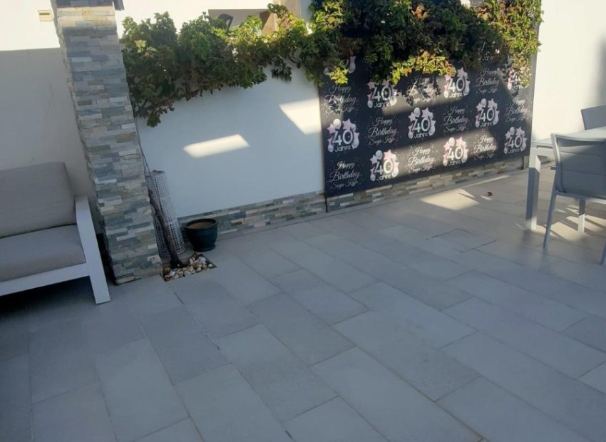 Resale - Villa - Orihuela Costa - La Zenia