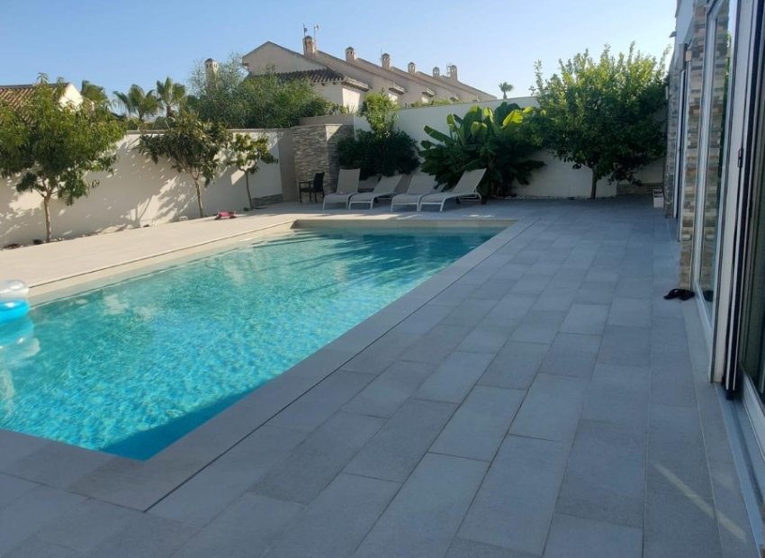 Resale - Villa - Orihuela Costa - La Zenia