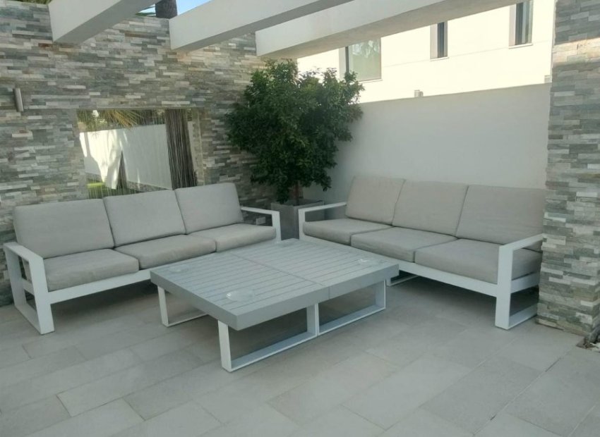 Resale - Villa - Orihuela Costa - La Zenia