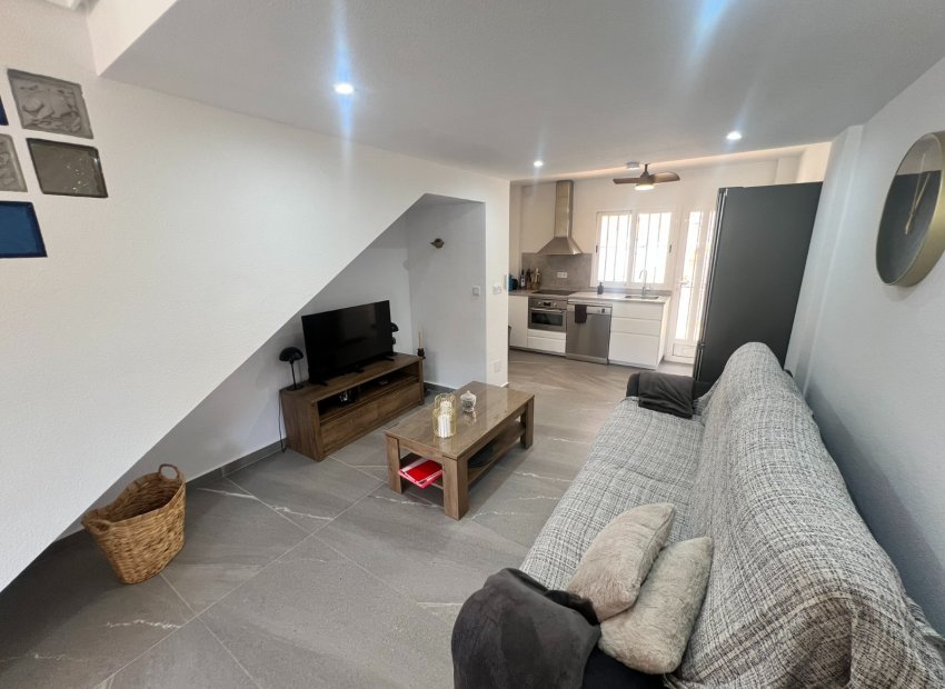 Resale - Villa - Orihuela Costa - La Zenia