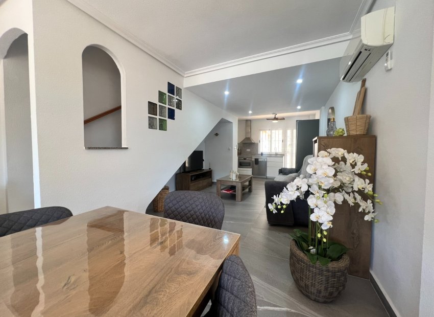 Resale - Villa - Orihuela Costa - La Zenia