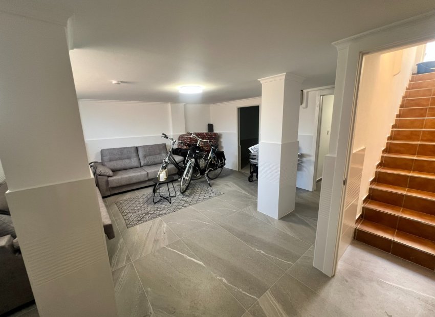 Resale - Villa - Orihuela Costa - La Zenia