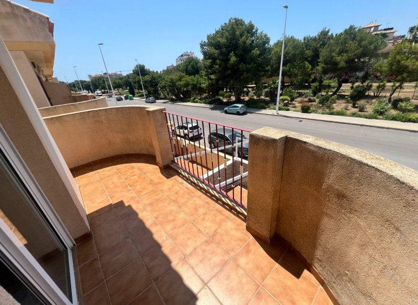 Resale - Villa - Orihuela Costa - La Zenia