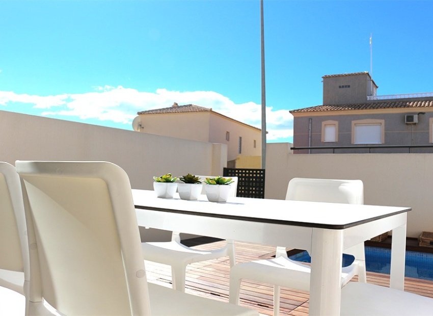 Resale - Villa - Orihuela Costa - La Zenia