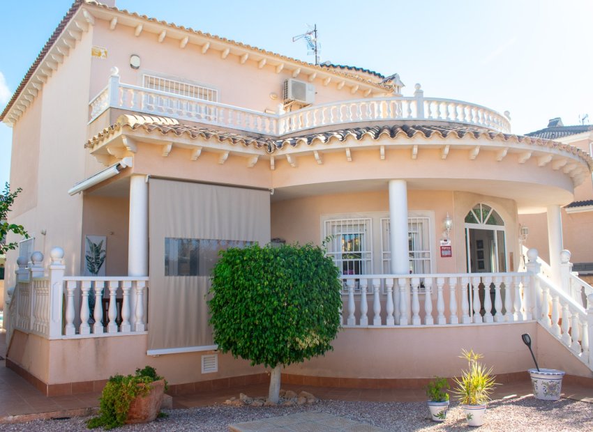 Resale - Villa - Orihuela Costa - La Zenia