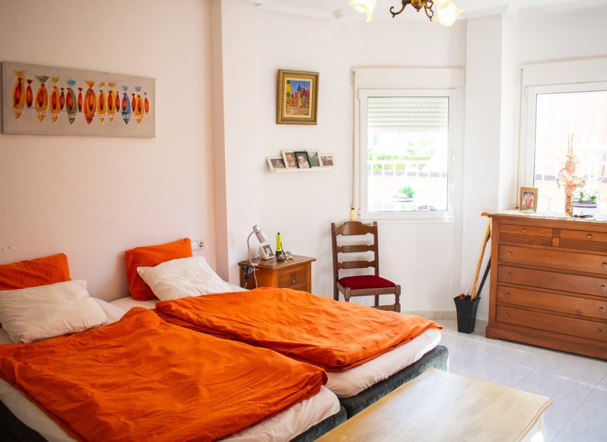 Resale - Villa - Orihuela Costa - La Zenia