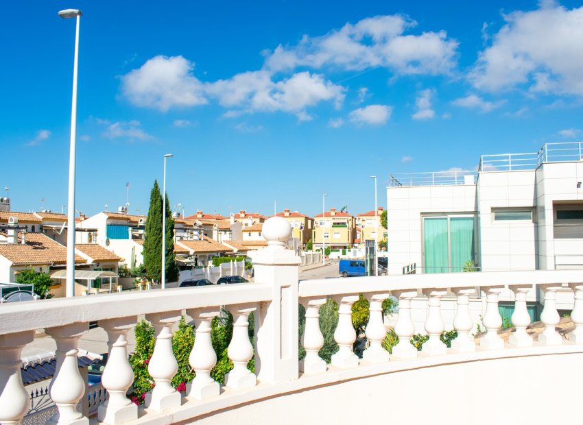 Resale - Villa - Orihuela Costa - La Zenia