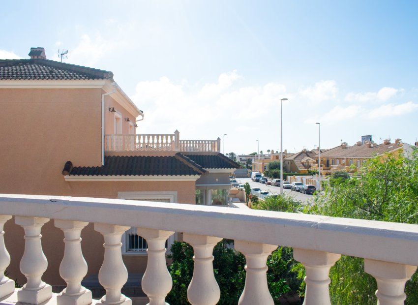 Resale - Villa - Orihuela Costa - La Zenia