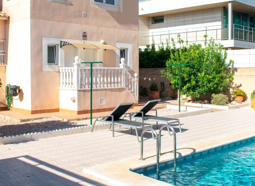 Resale - Villa - Orihuela Costa - La Zenia