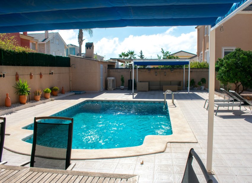 Resale - Villa - Orihuela Costa - La Zenia